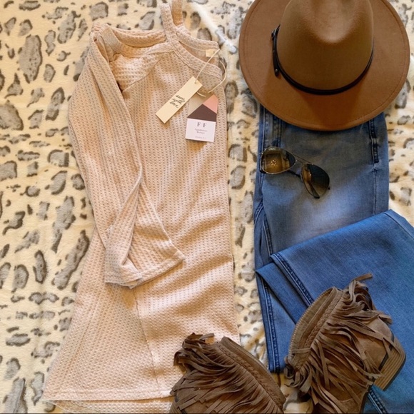 Cold Shoulder Knit Henley Tunic - Picture 3 of 4